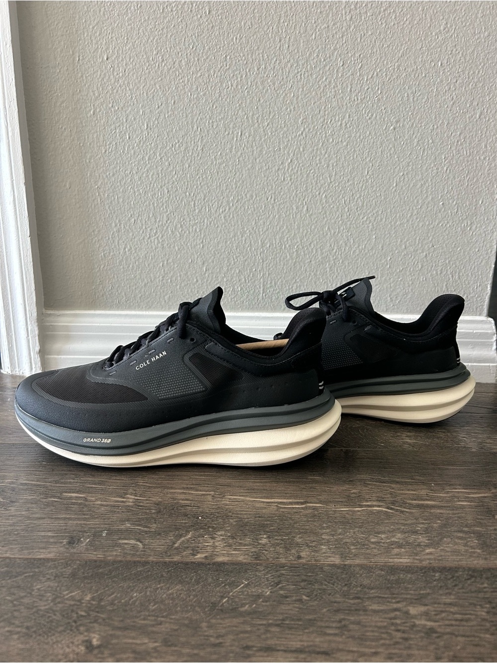 Cole Haan OG Quadstar Sneakers
Women’s - 10.5
(Men’s - 9)